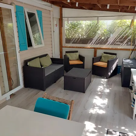 Mobil-home Bord De Campsite