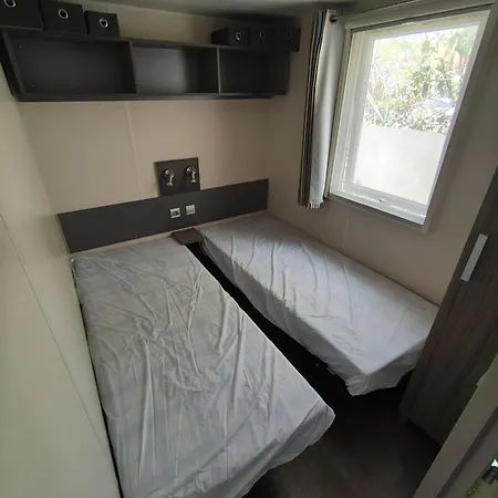 Mobil-home Bord De Kemping *
